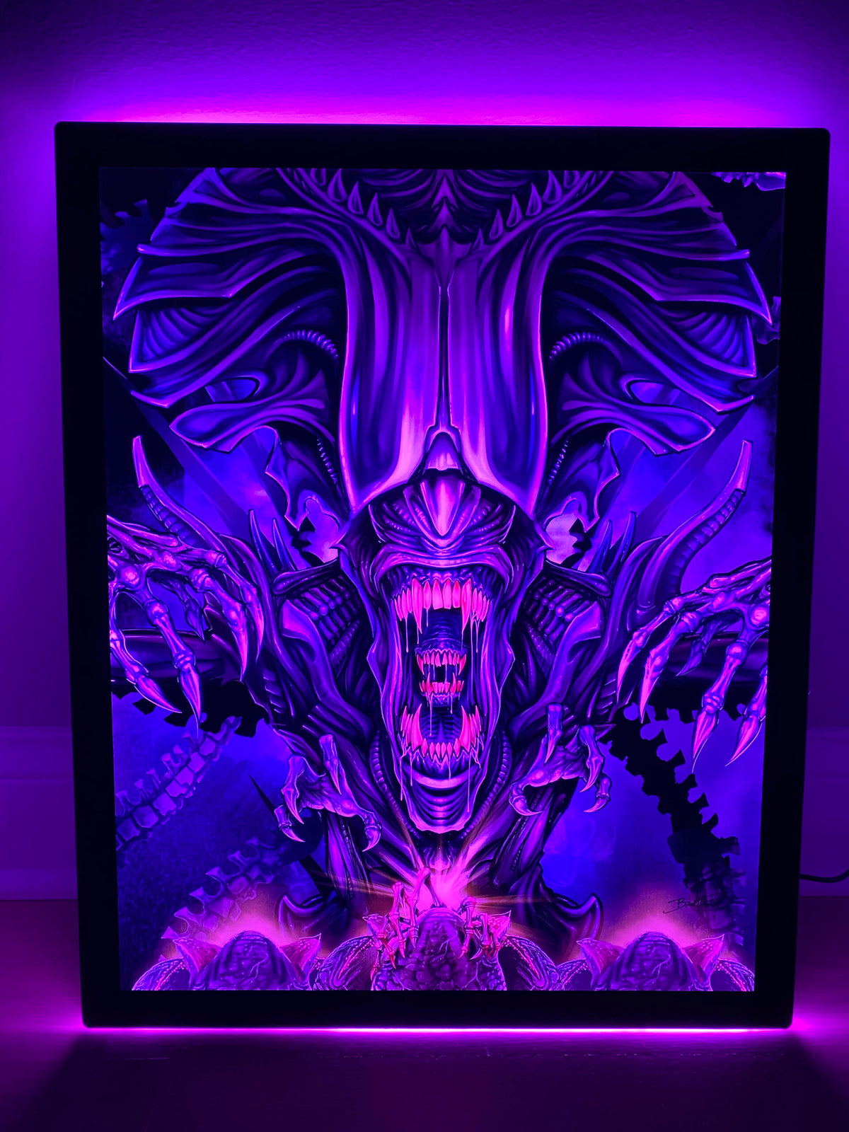 Alien with Frame – Lit Frames